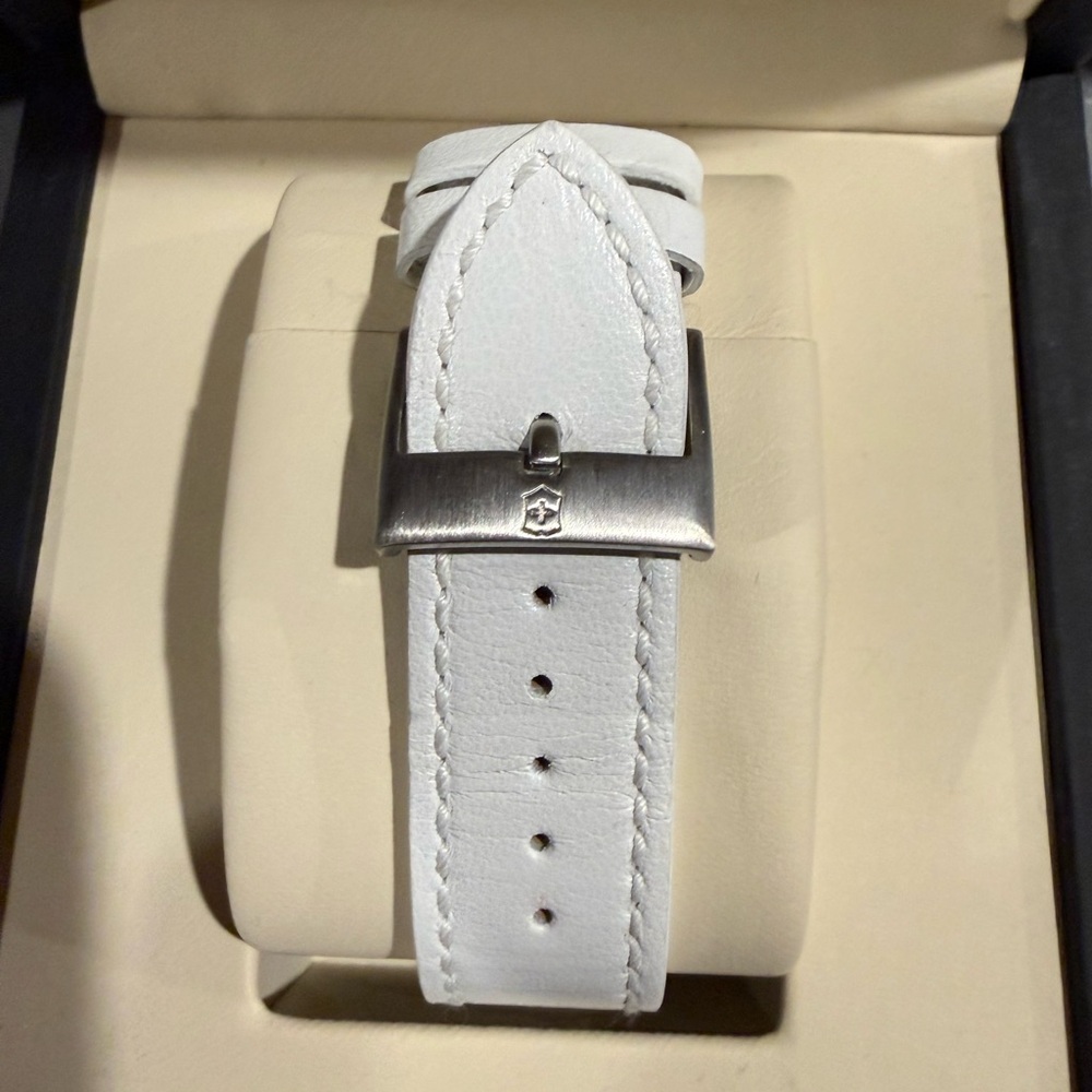 Victorinox Swiss Army Ladies Chronograph Model 241256 Mother of Pearl Face NWT - Picture 4 of 8